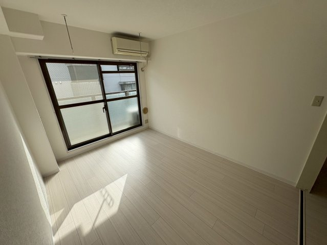 ミキハイム国府台弐番館の居間・リビング