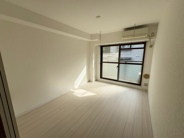 ミキハイム国府台弐番館の居間・リビング