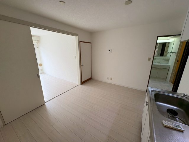 ミキハイム国府台弐番館の居間・リビング