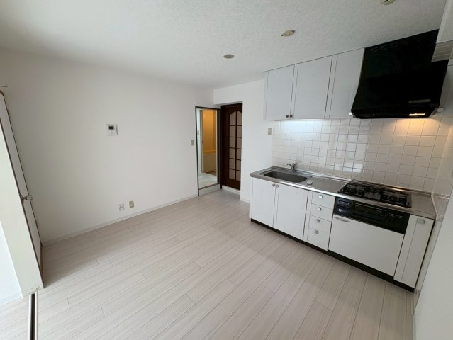 ミキハイム国府台弐番館の居間・リビング