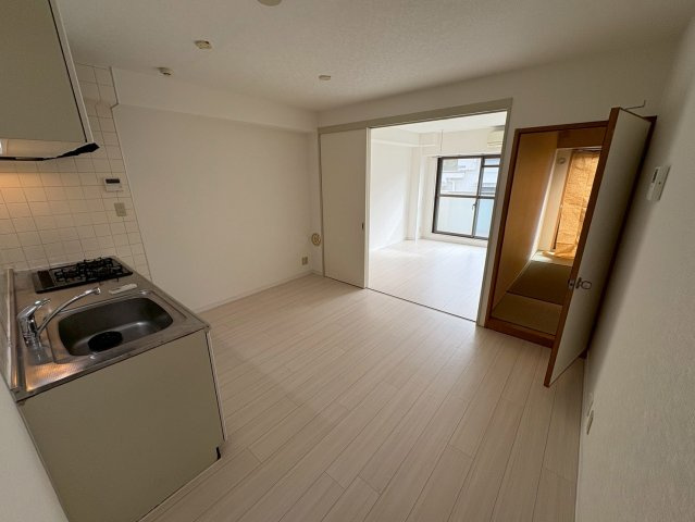 ミキハイム国府台弐番館の居間・リビング