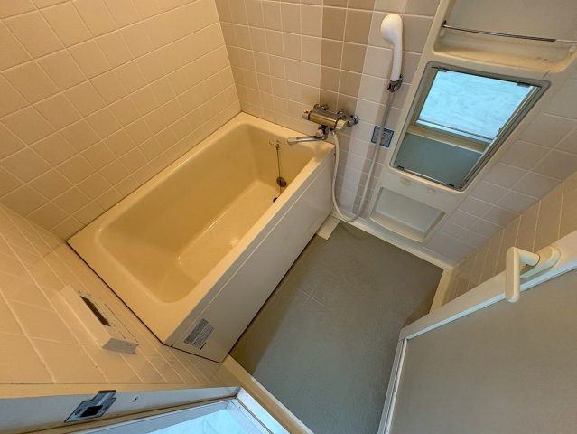 ミキハイム国府台弐番館の浴室