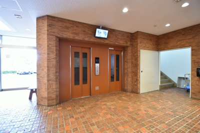 【その他共用部分】 | 【日当たり・風通し良好♪13階部分】千里ガーデンハイツ | エレベーターは2基あります。