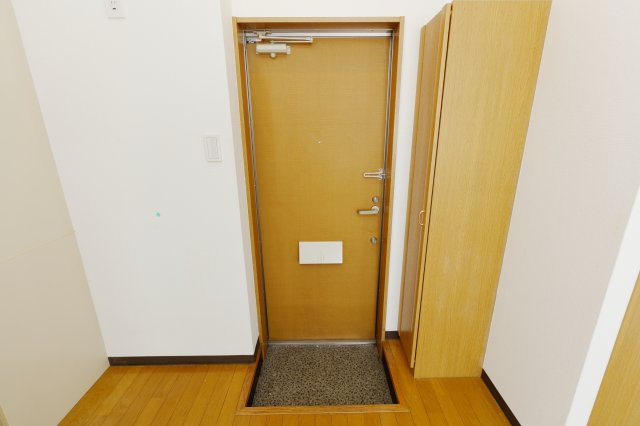 リリックコートベルの玄関