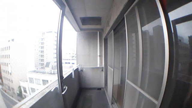台東区雷門２丁目の賃貸マンションのバルコニー|原状回復中