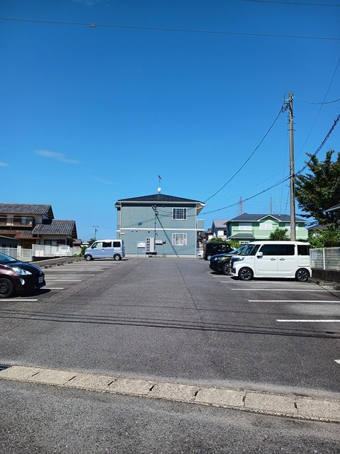 ソレイユ富貴Bの駐車場