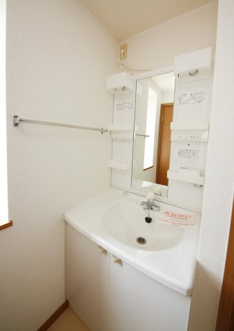 ソレイユ冨貴Bの独立洗面台