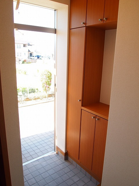 ソレイユ富貴Bの玄関