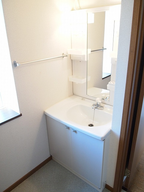 ソレイユ富貴Bの洗面所