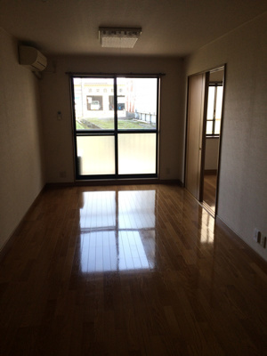 【居間・リビング】 | ドリーミング江口 | ゆったり過ごせる居間です