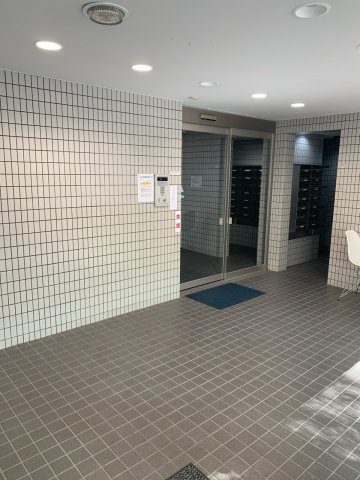 三番町パークライフのエントランス