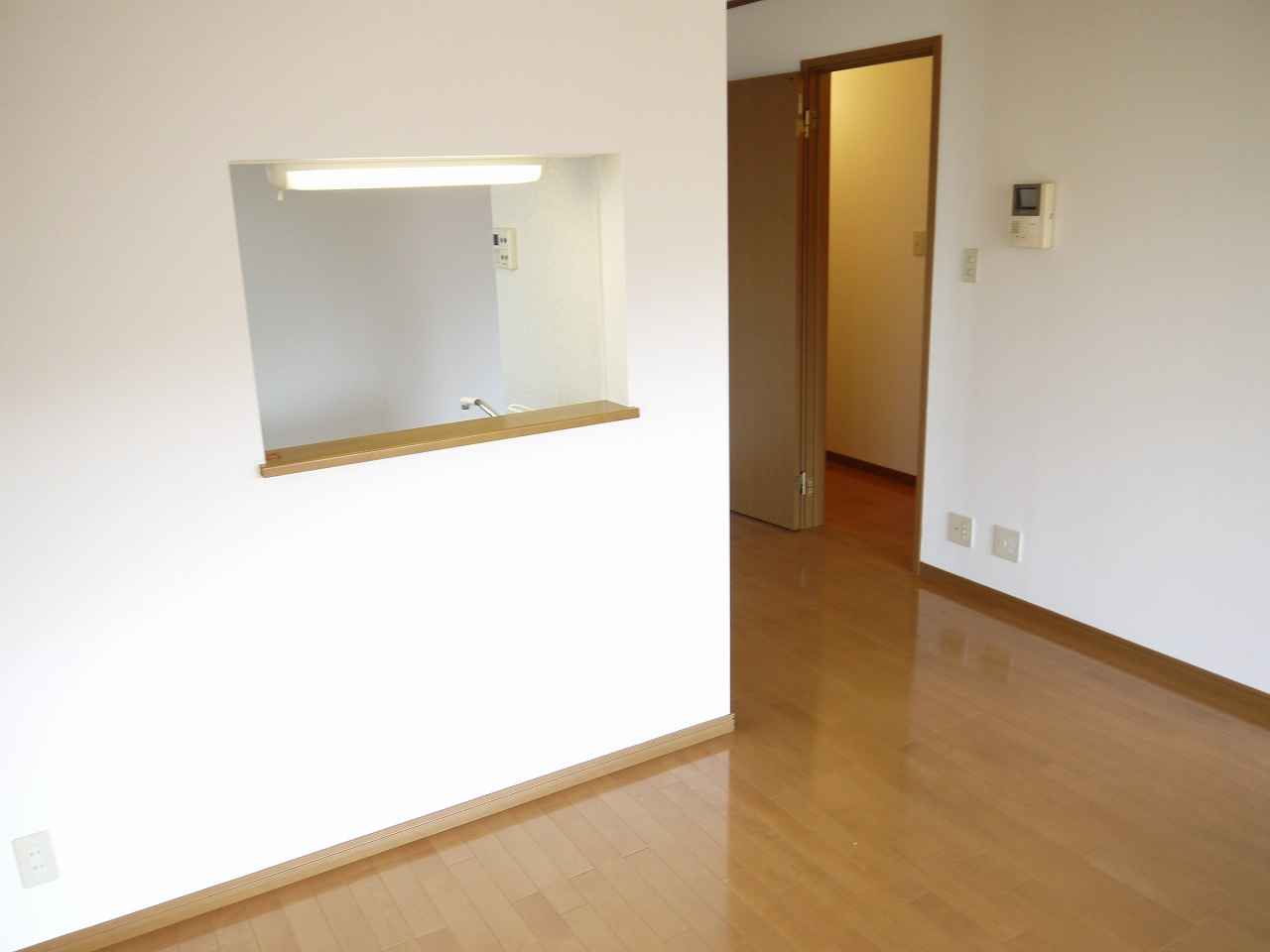 ラフィーネ　Ｂ棟（富堂町）のセキュリティ|リビングにインターホンがついています