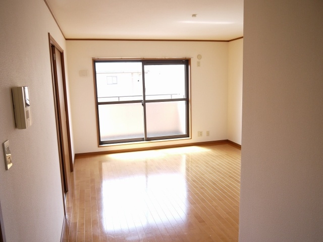 ラフィーネ　Ｂ棟（富堂町）の居間・リビング|使いやすいリビングです