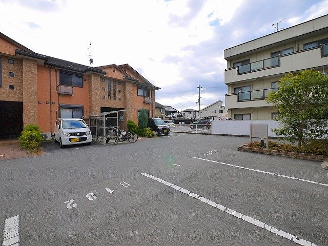 ラフィーネ　Ｂ棟（富堂町）の駐車場|駐車場完備です