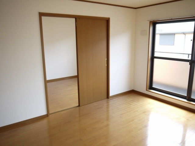 ラフィーネ　Ｂ棟（富堂町）の寝室|広くて明るい寝室