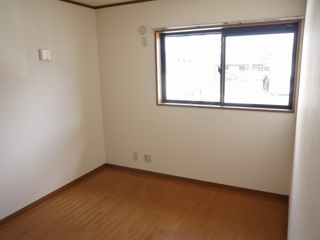 ラフィーネ　Ｂ棟（富堂町）の洋室|明るい洋室です