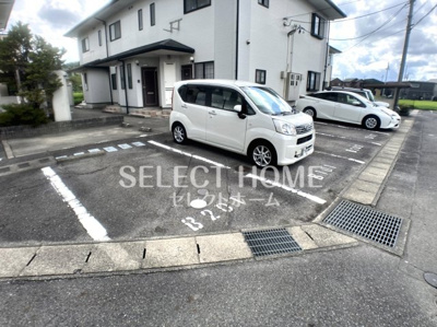 【駐車場】 | ハイステージルナＢ | たっぷりとした収納スペースです