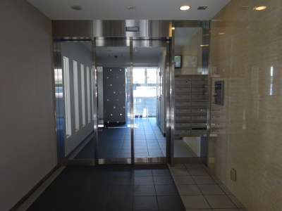 【ロビー】 | ルリーフエサカ | 清潔なロビーです