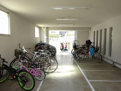 【その他共用部分】 | ルリーフエサカ | 駐輪場です