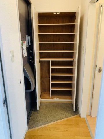 ディアス中津川　Aの玄関