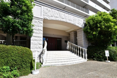 【エントランス】 | リバーガーデン森の城