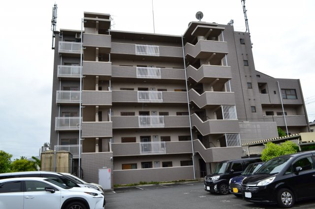 ヴェルデ　エスパシオの外観|駐車場側からの外観