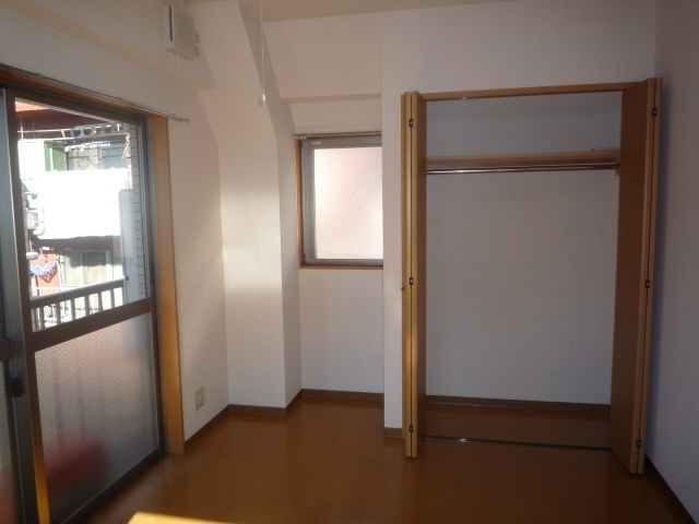 中島マンションの洋室