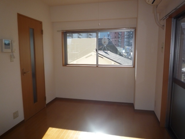 中島マンションの洋室