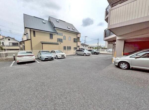ドルチェ森北の駐車場