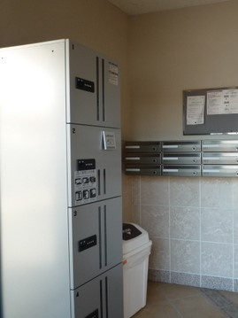 【その他共用部分】 | メゾン・ヤマス | 共用エントランスには宅配BOXがあるので荷物の受け取りもスムーズに♪再配達を依頼する手間が省けます☆