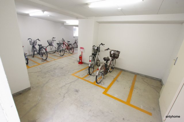 アドバンス新大阪4　仲介手数料無料の駐車場