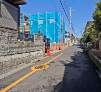 【前面道路含む現地写真】