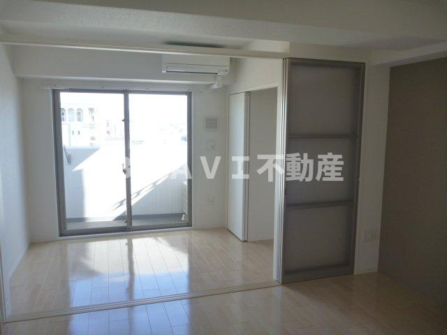 セレニテ上町台　BRAVI不動産の居間・リビング|【セレニテ上町台】こちらの居間で趣味の時間をお楽しみください