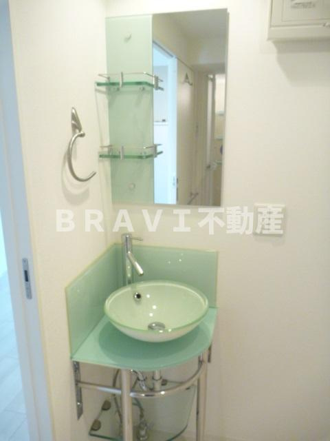 セレニテ上町台　BRAVI不動産の洗面所|【セレニテ上町台】脱衣スペースもあります