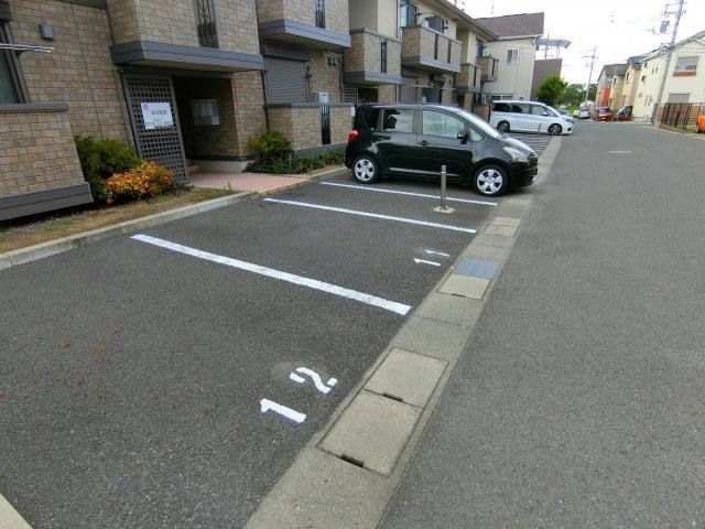 リバーウエストの駐車場