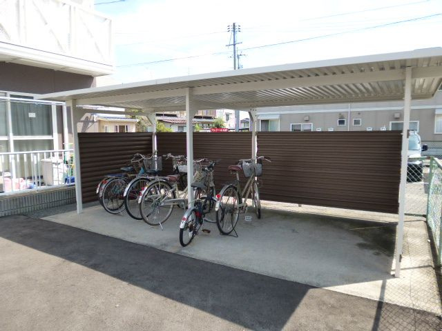 倉敷市福島のアパートのその他共用部分|自転車置き場