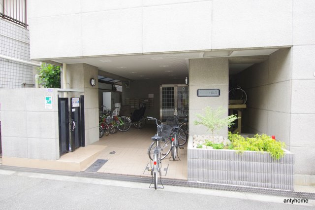アーバンコート福島　仲介手数料無料のエントランス