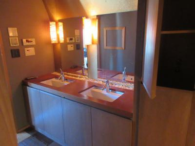 S-FORT二条城前（旧グランエターナ二条城前）の独立洗面台