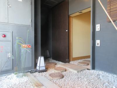 S-FORT二条城前（旧グランエターナ二条城前）の玄関|ワンフロア1室の独立部屋