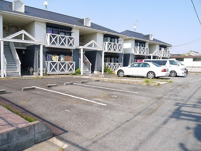 サニーコート観世Aの駐車場|駐車場があるので、車を買う予定の方も安心です