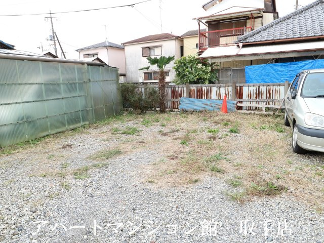 横田アパートの駐車場