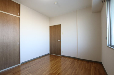 【洋室】 | ロイヤルガーデン長野