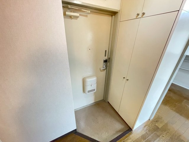 ロフティ岡田の玄関