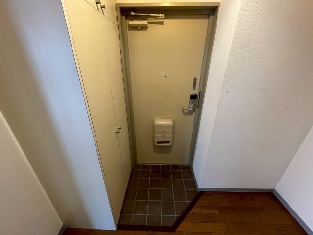 ロフティ岡田の玄関