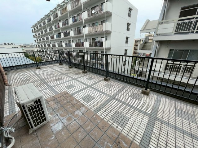 ロフティ岡田のバルコニー