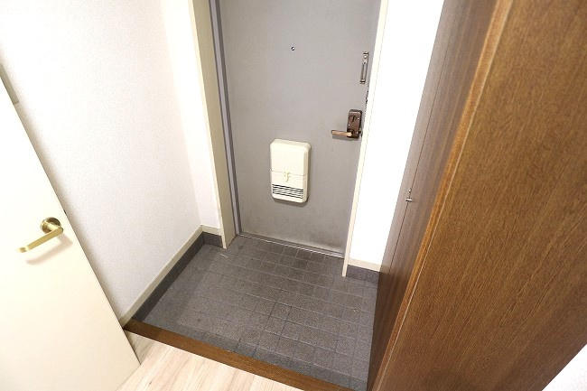 シャトー美堀台の玄関