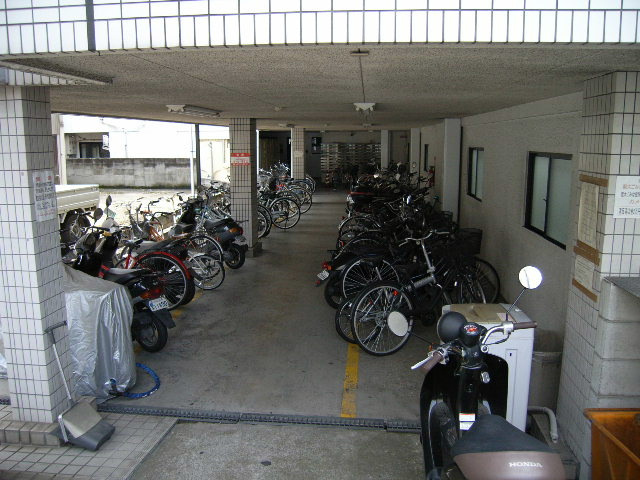 宝持ホワイトハイツ( 近畿大学 一人暮らし )の駐車場