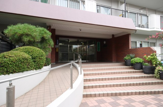 田端スカイハイツのエントランス