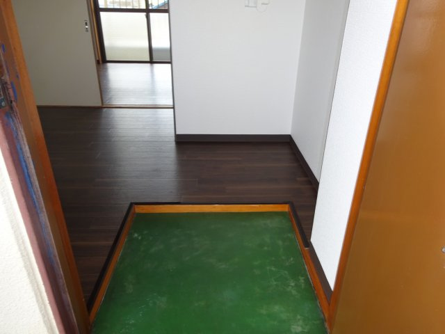 藤ハイツの玄関