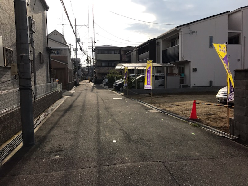 グラッド・タウン江端町の前面道路含む現地写真